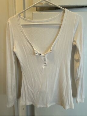 Long-Sleeve Ribbed Henley Top in White